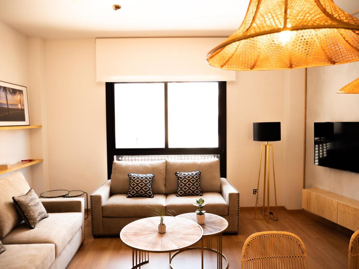 Stylish Apartment In The Heart Of Malaga With Pool Buitenkant foto