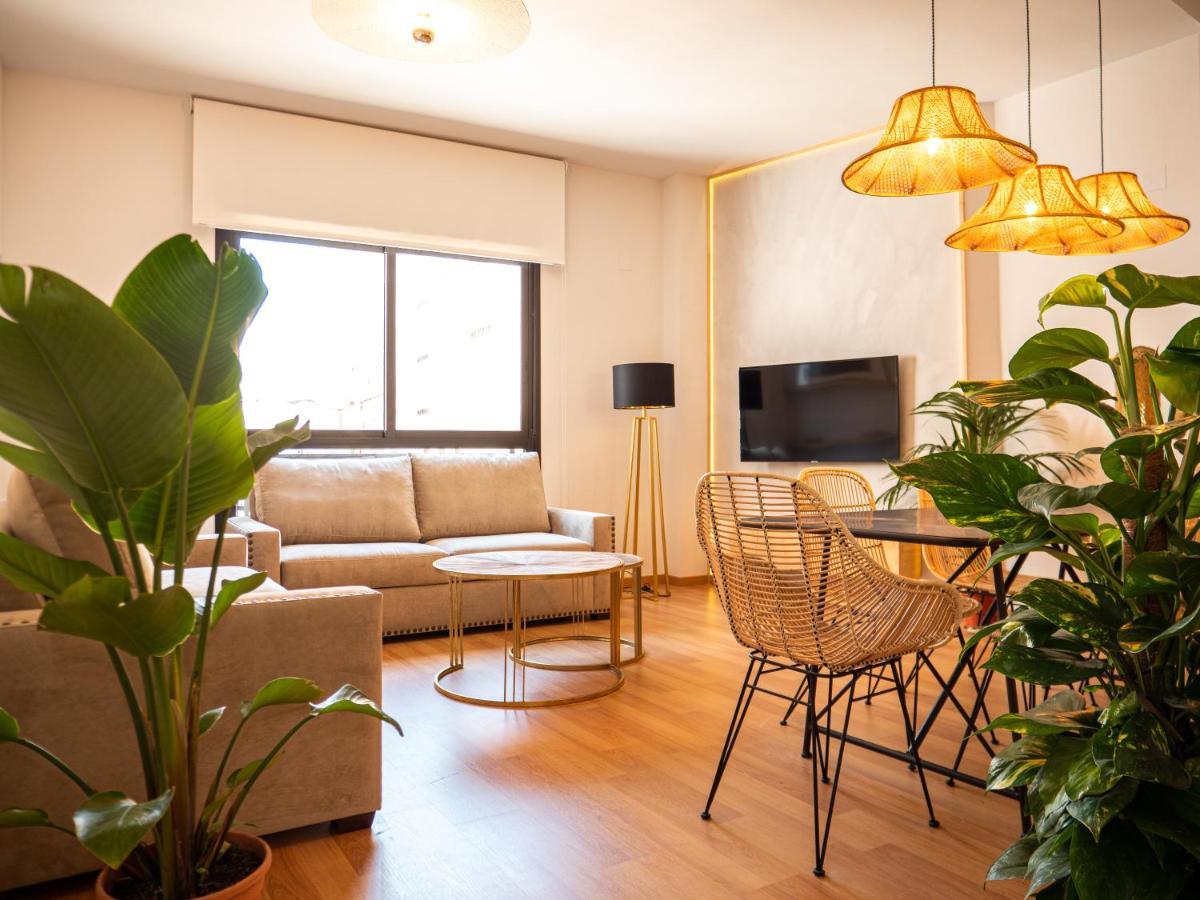 Stylish Apartment In The Heart Of Malaga With Pool Buitenkant foto