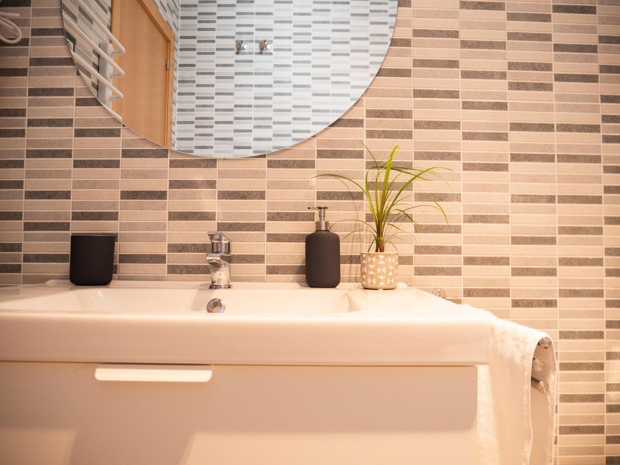 Stylish Apartment In The Heart Of Malaga With Pool Buitenkant foto